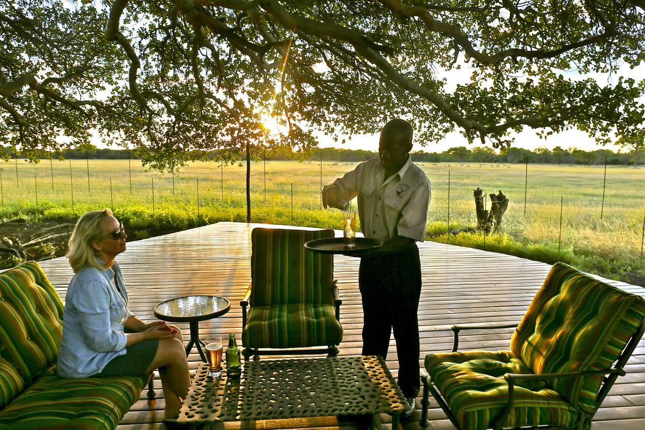 La Rochelle Lodge Okaukuejo Esterno foto