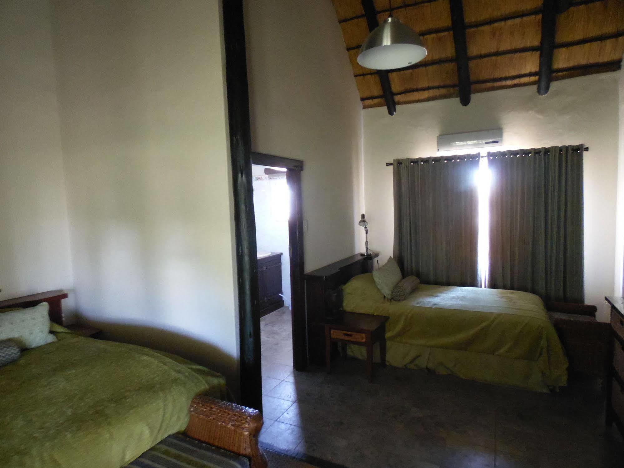 La Rochelle Lodge Okaukuejo Esterno foto